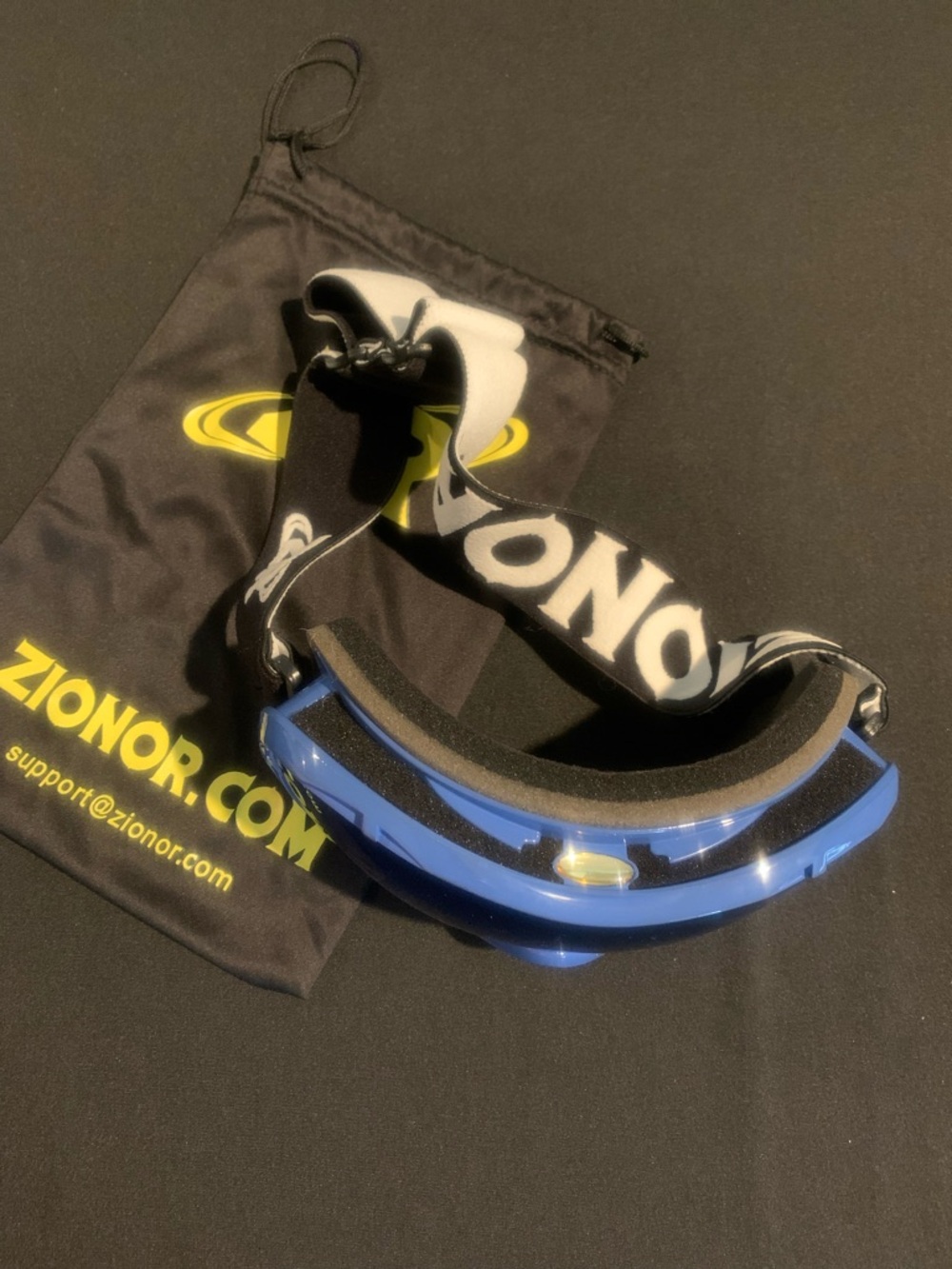 Blue Mirrored Ski/Snowboard Goggles - Picture 2 of 9